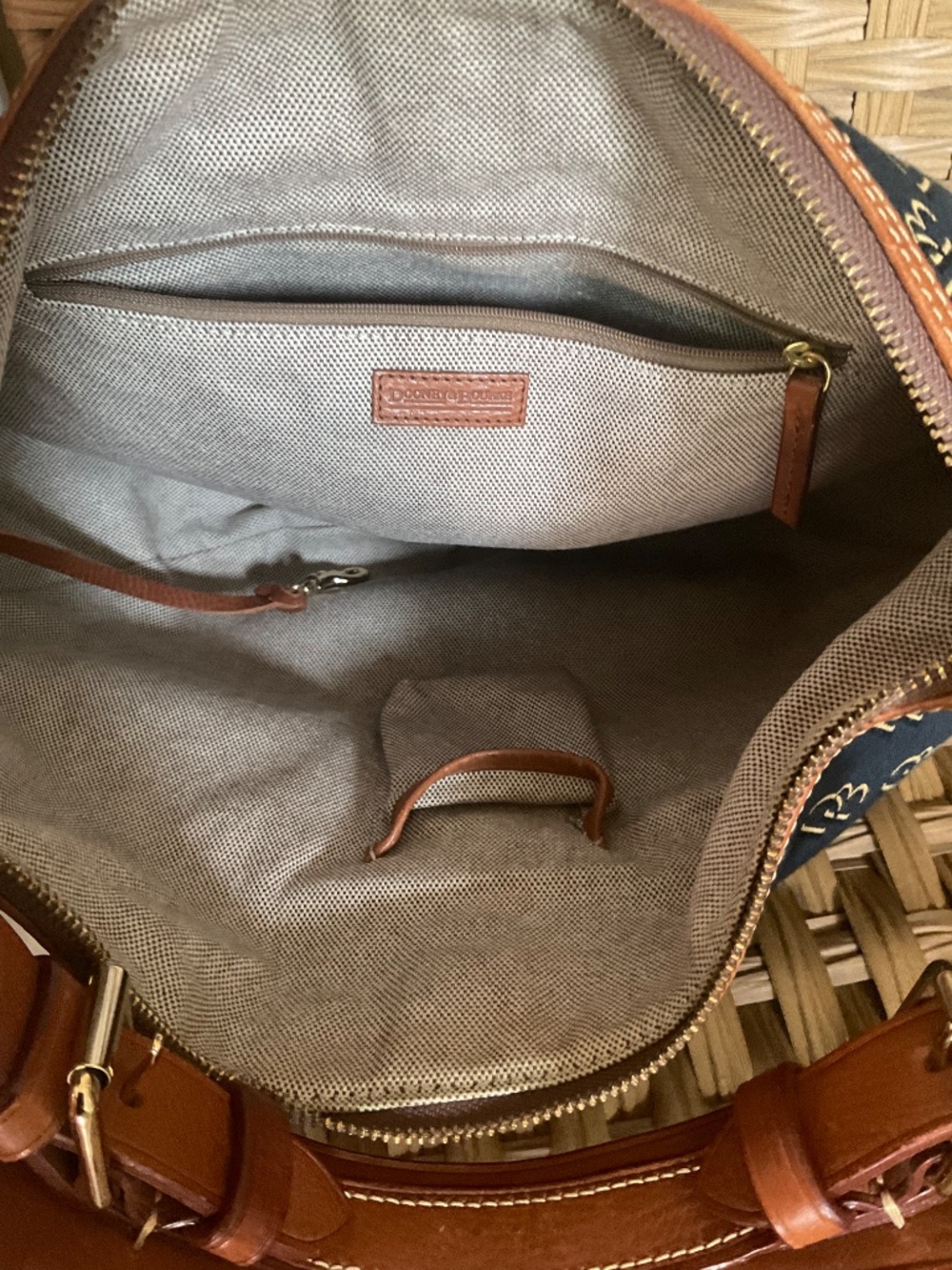 Like new Dooney & Bourke monogram hobo bag - Picture 7 of 10